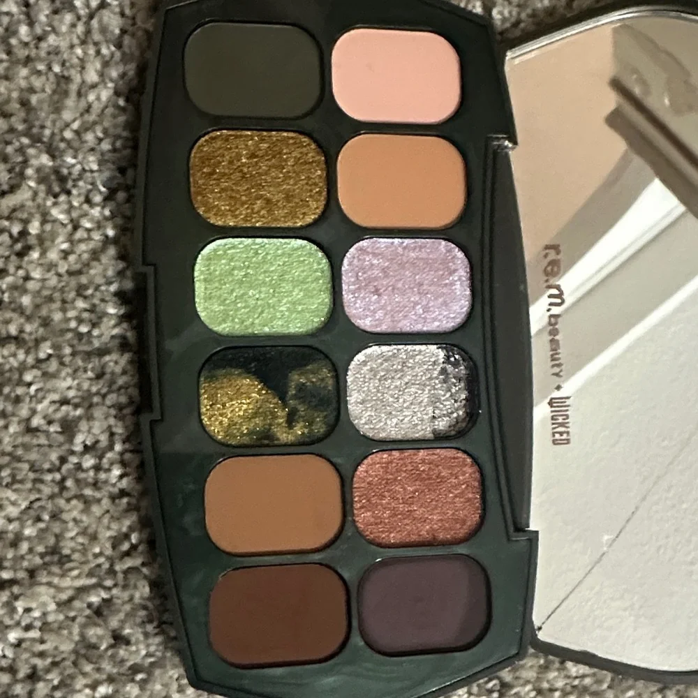 Wicked Eyeshadow Palette - Vibrant Shades - Picture 7 of 7